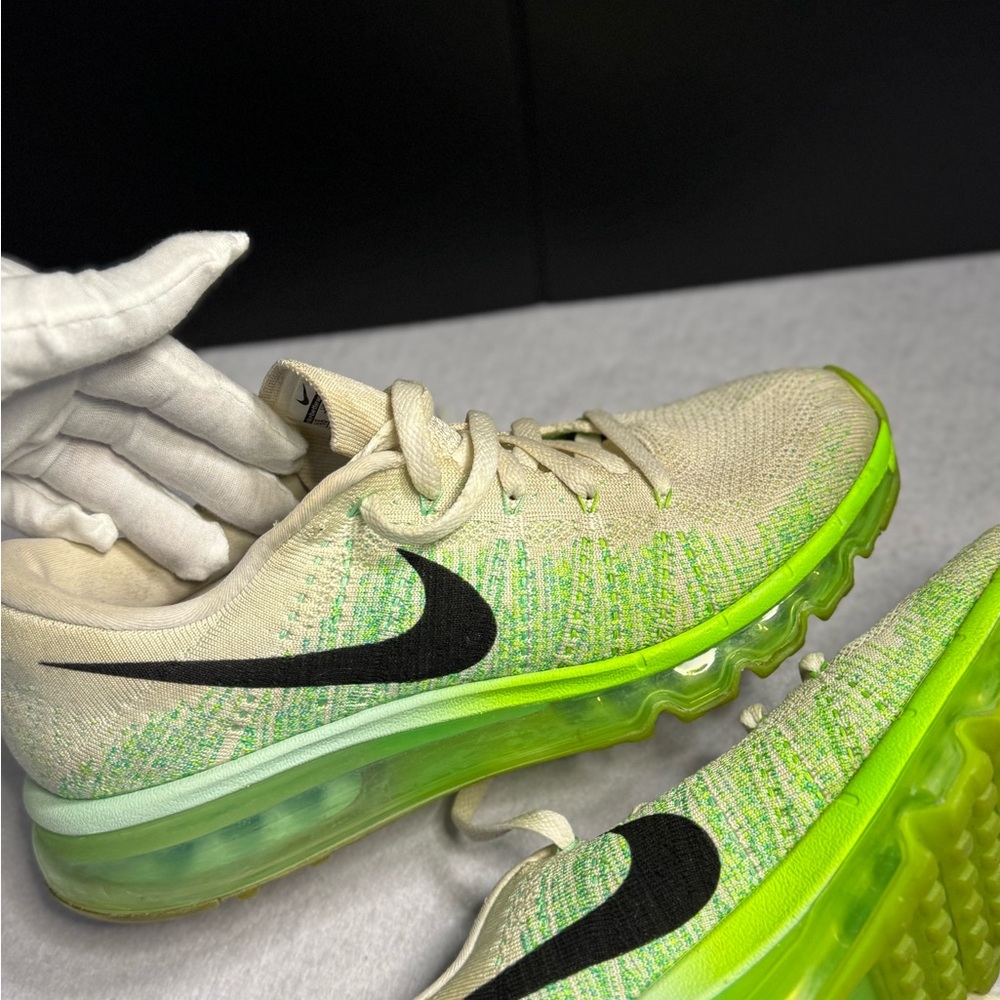 Nike Sneakers- very good used condition